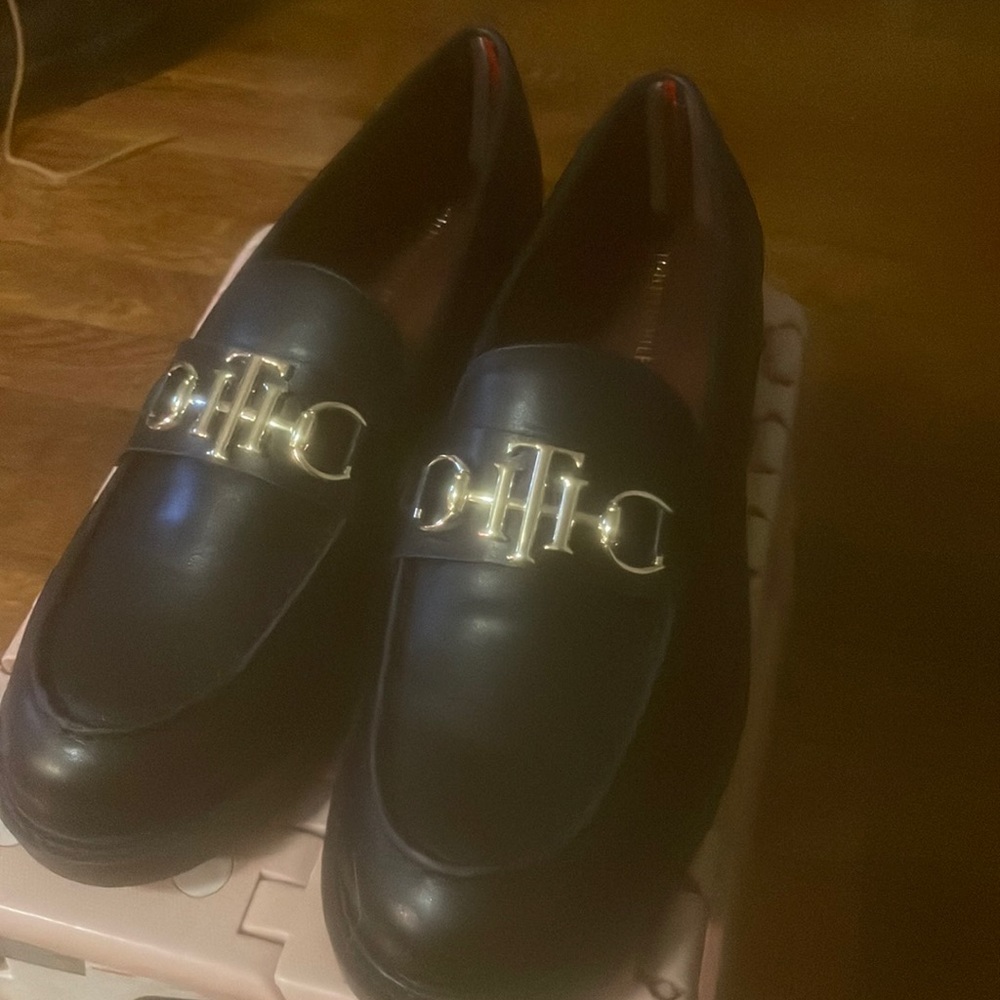 Tommy black flat shoes /Tommy logo on front , very comfy